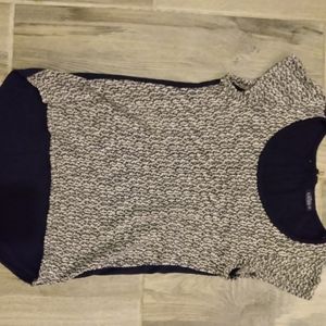 Navy blue and white high low light weight short sleeve sweater. Lavish size m